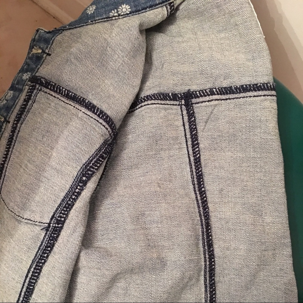 Flower Print Crop Denim Jacket - Picture 9 of 9